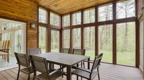 設施, Secluded Modern Enclosed Patio Forest Views Woodland Zen by AvantStay in 斯托克布里奇