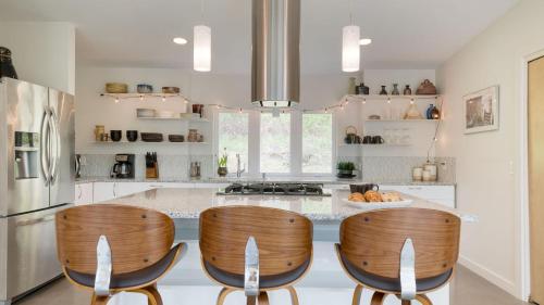 設施, Secluded Modern Enclosed Patio Forest Views Woodland Zen by AvantStay in 斯托克布里奇