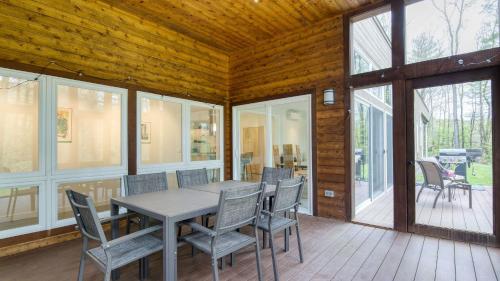 設施, Secluded Modern Enclosed Patio Forest Views Woodland Zen by AvantStay in 斯托克布里奇