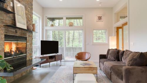 設施, Secluded Modern Enclosed Patio Forest Views Woodland Zen by AvantStay in 斯托克布里奇