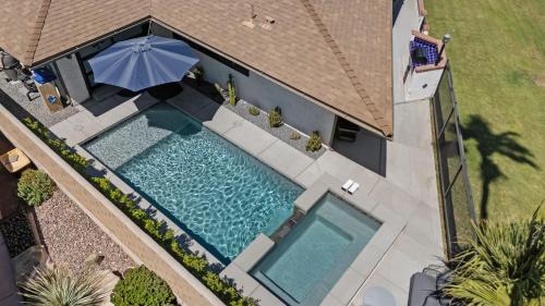 Edgy House Pool Hot Tub and Golf Course Views in La Quinta, USA