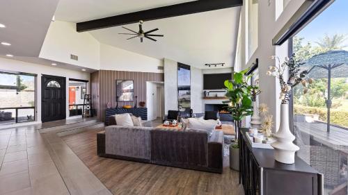 Edgy House Pool Hot Tub and Golf Course Views in La Quinta, USA