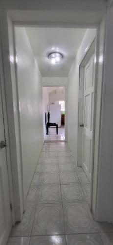 Coconut Serenity - 2 Bedroom Apartment Near Airport & Water Taxi Ferry Terminal in New Castle