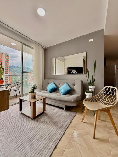 Piso13 Sabaneta, apartment, Parking, Pool & with club in the sky!