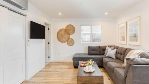 Velvet Sand Buyout by AvantStay Steps to Newport Beach Sleeps 22 in Newport Beach, USA