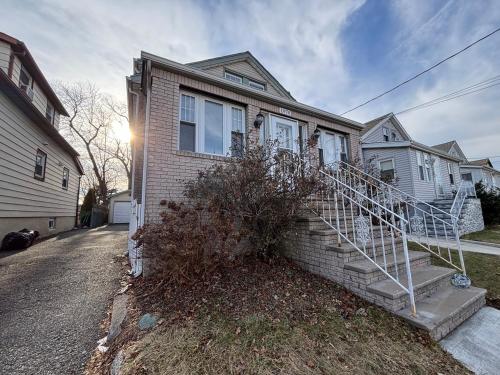 Perfect full private first floor home with convenient amenities in Union (NJ)