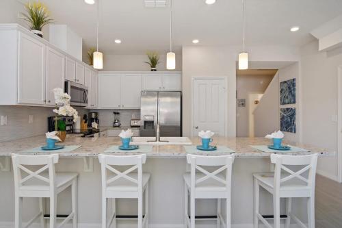 Four Bedroom w/ GameRoom 5152A in Kissimmee, USA