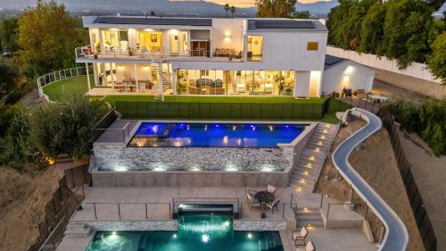 Alta Vista Estate by AvantStay – khách sạn tại Công viên Canoga