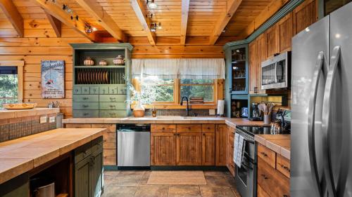 Facilities, Shangri-La Cabin by AvantStay in Blue River