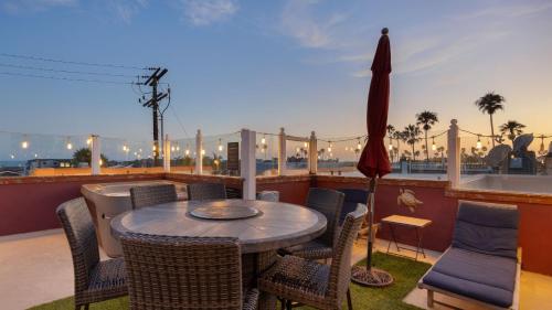 Shoreline Villa by AvantStay Steps to the Beach Bay Pier in Newport Beach, USA