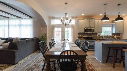 Riverside Ranch by AvantStay Mins to Downtown in Arden, USA