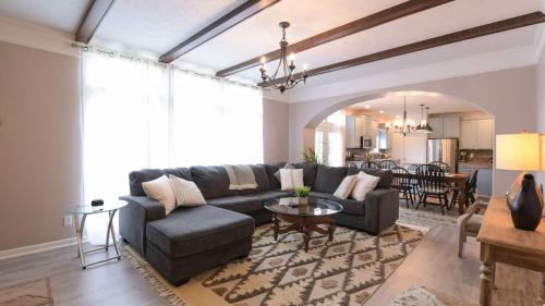 Riverside Ranch by AvantStay Mins to Downtown in Arden, USA