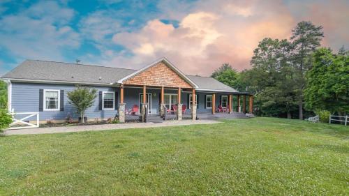 Riverside Ranch by AvantStay, Arden