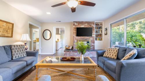 East Valley Manor by AvantStay Minutes to the Beach in Montecito, USA