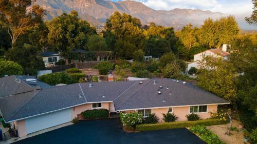 East Valley Manor by AvantStay Minutes to the Beach in Montecito, USA