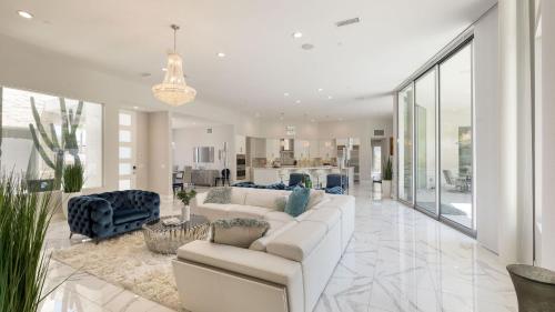 Villa Valentina by AvantStay Pool Hot Tub Views Luxury Design in Palm Springs, USA