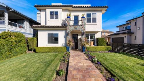 บริการและสิ่งอำนวยความสะดวก, Sunset Serenity by AvantStay Rooftop w Hot Tub Fire Pit 3 Blocks to Beach in โกรเวอร์ บีช (CA)