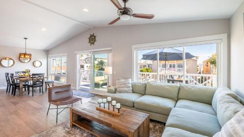 Ocean Breeze Buyout by AvantStay Steps to Beach in Newport Beach, USA
