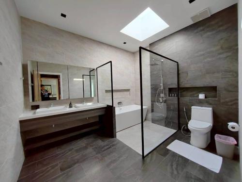 room detail thumbnail 2