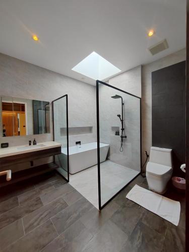 room detail thumbnail 2