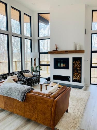 Anjuna House - a Scandi riverfront forest getaway in Salem (IN)