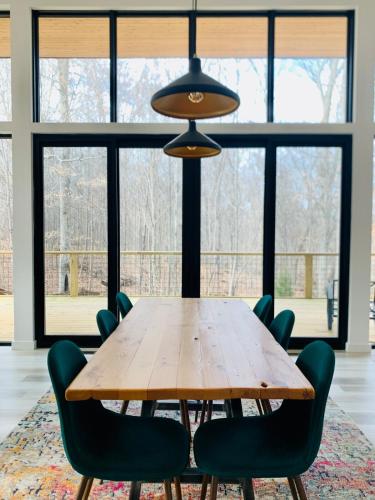 Vybavení, Anjuna House - a Scandi riverfront forest getaway in Salem (IN)