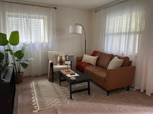 . Cozy 2BR 1BA kitchen patio 20min to WSU