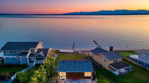 Mutiny Bay Cottage by AvantStay