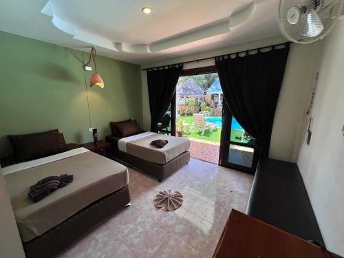 room detail thumbnail 1