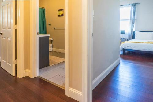 4BR-3BA CWE Location Rooftop Deck ABODEbucks - image 3