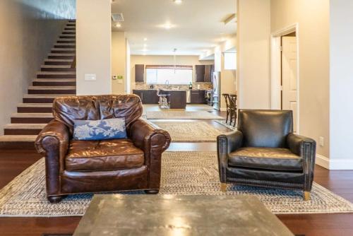 6BR-4BA 4-Floor Sleeping for 17 ABODEbucks - image 3