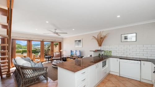Oprema, 'Marina Bay View' by HolidayCo in Hardys Bay