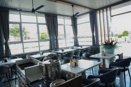 Restaurant, Regency Grand in Shikrapur