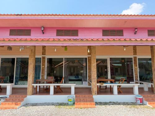 ปลาตอง รีสอร์ท in ท่าใหม่