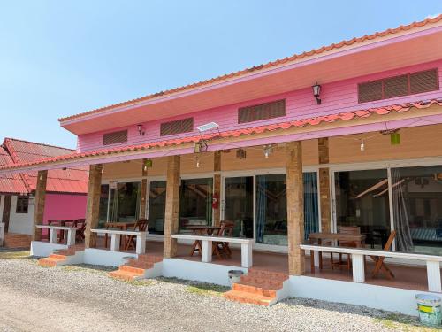 ปลาตอง รีสอร์ท in ท่าใหม่