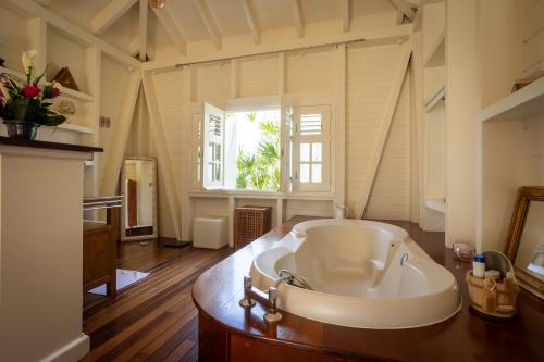 ห้องน้ำ, Chaleureuse villa vue mer et campagne 4 étoiles (Chaleureuse villa vue mer et campagne 4 etoiles) in ซานต์ โรเซ