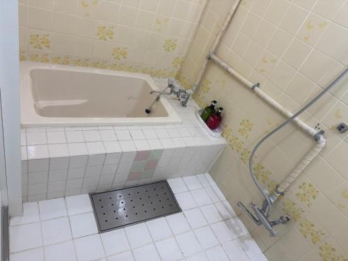 room detail thumbnail 2