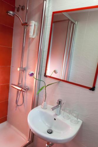 Hostal Astoria - image 4