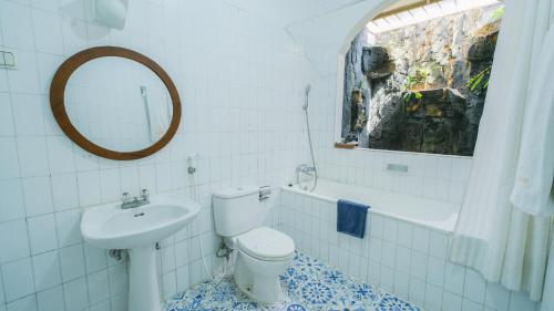 room detail thumbnail 2