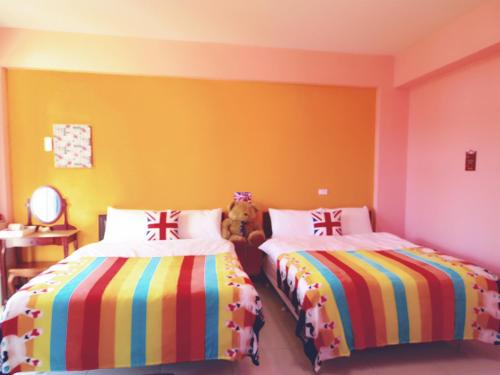 Quadruple Room with Bathroom image 8