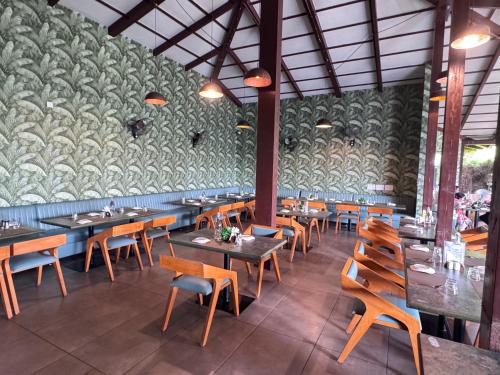 Restaurant, Veerdency Luxury Resort - 3 Km to Banglore Airport in Kempegowda International Airport