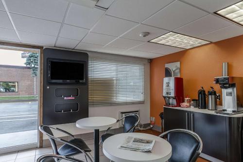 Facilities, Motel 6 Oshkosh, WI in Oshkosh (WI)