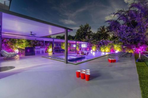 Luxury Villa Solara w Heated Pool Hot Tub BBQ – khách sạn tại North Miami