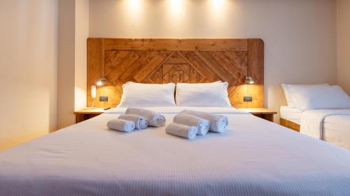 1 queen bed, 1 twin bed