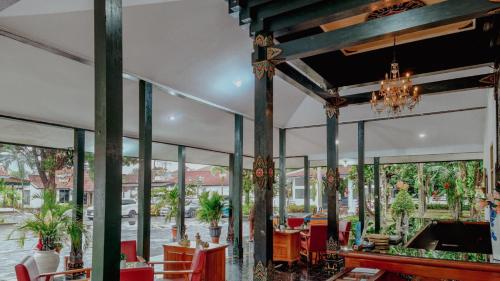 Foyer, Royal Brongto Hotel in Bantul