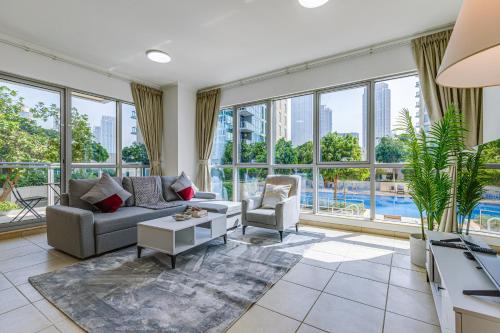 Allsopp & Allsopp - 2-Bedroom Apartment in The Residences 5, Downtown, Dubaj