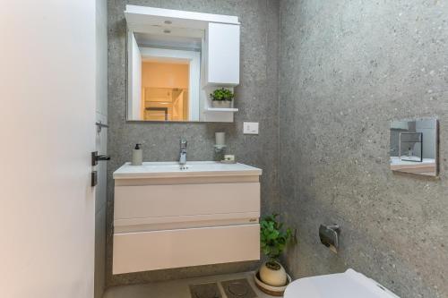 Calla 1-BR Apt & Balcony at Maison des Muses in Gemmayzeh - image 14