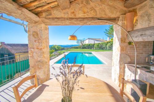 Cabris, Mas provençal 6p, 3ch, AC, piscine, vue
