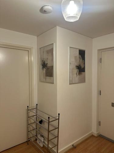 Modern 2bed 2bath • Balcony •Near Stratford & Tube - image 13