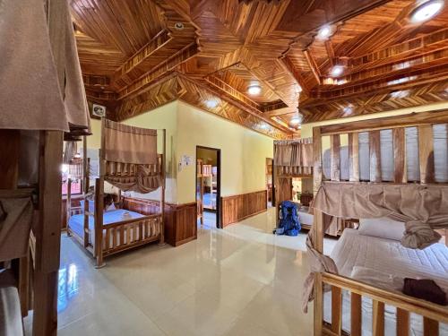 Heaven Backpackers Hostel in Nong Khiaw